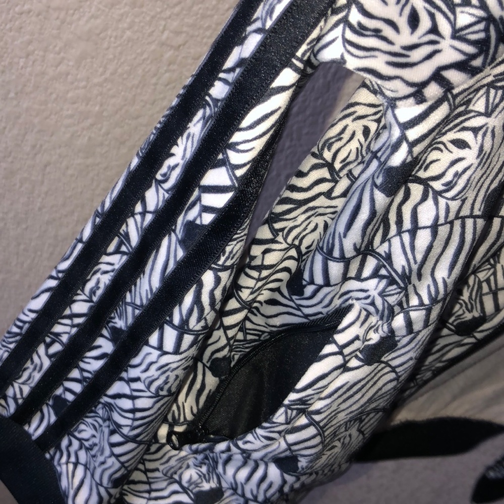 Adidas Zebra 🦓 Girls Jacket - Picture 7 of 16